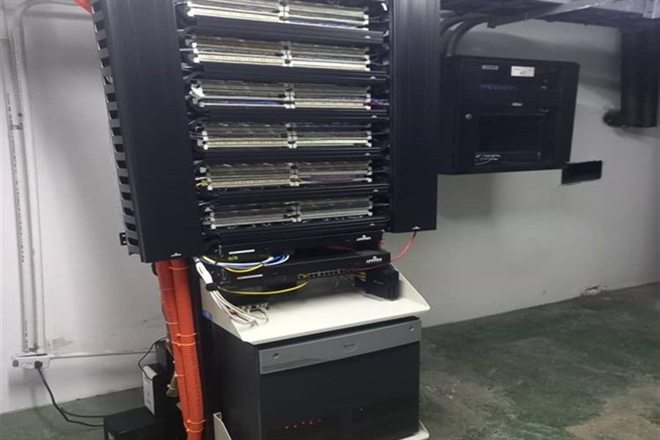 Rack de distribución con UPS